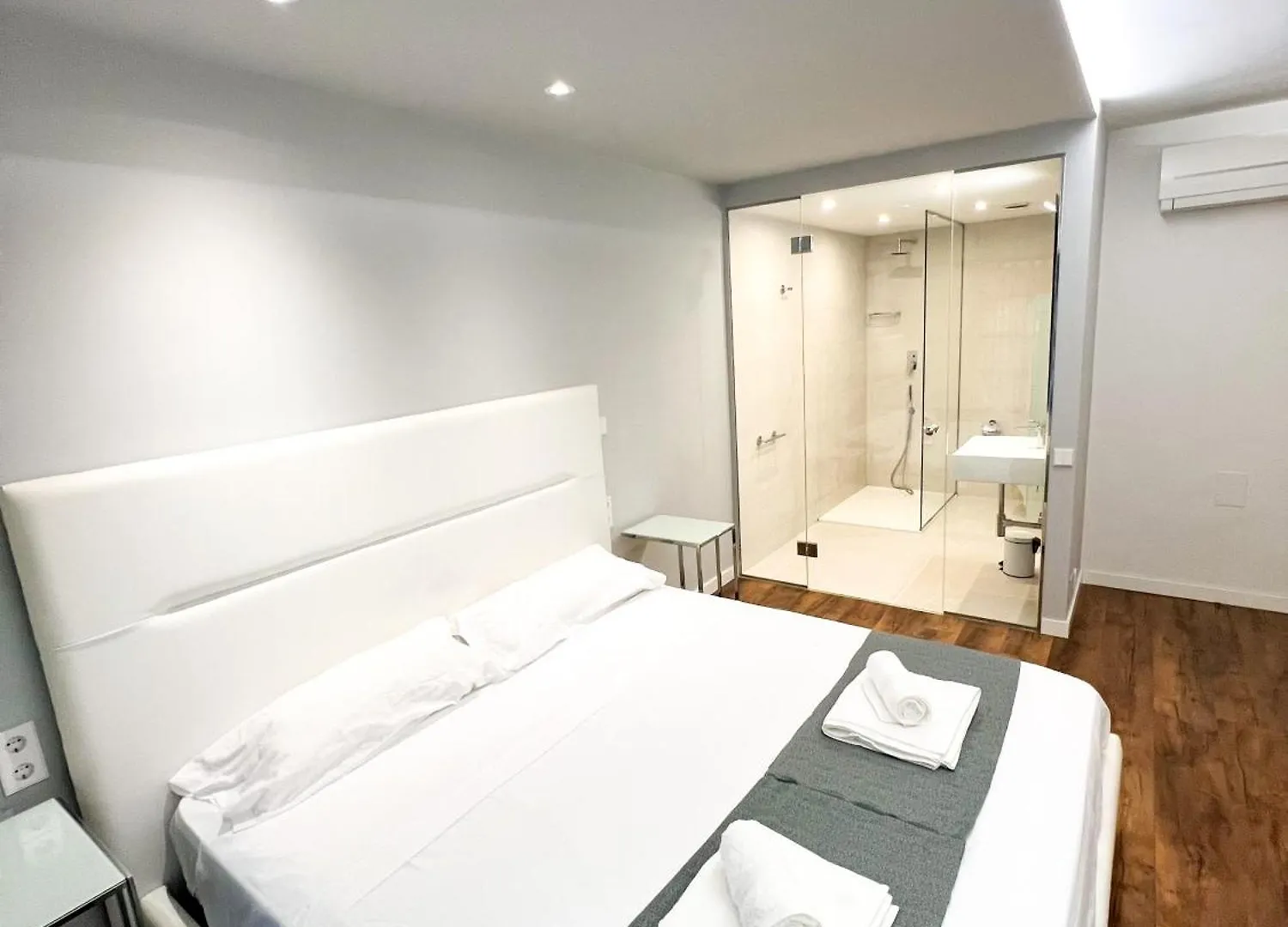 Room Near Pacha Ibiza 0*,  Espanha